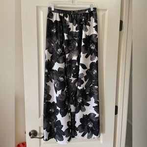 Roz & Ali Black and White Floral Maxi Skirt